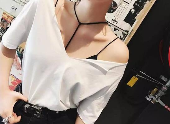 女生平背和背溝有什么區別?什么樣的背算是美背?