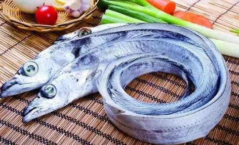 帶魚一炸就碎該怎么辦?帶魚段怎么處理內臟