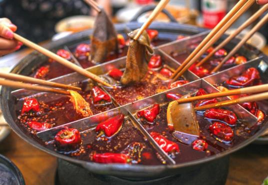 火鍋底料要炒了再煮嗎?200g火鍋底料幾個人吃?