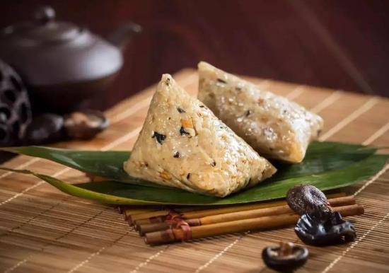 包粽子的米要泡多久?粽子中間的米沒有粘在一起是怎么回事?