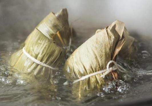 粽子熟了會浮起來嗎?煮粽子鍋底要放粽葉嗎?