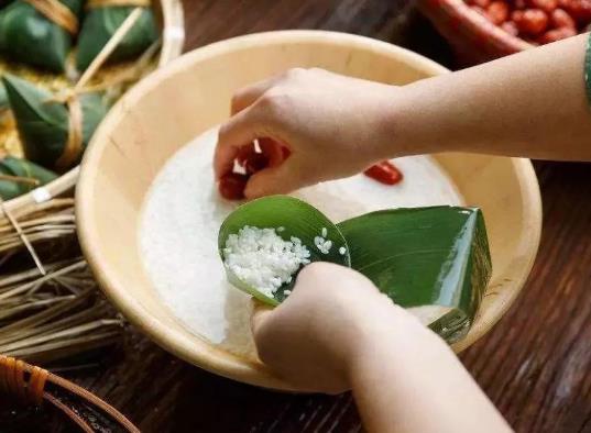 粽子里面的肉是一塊還是很多塊?粽子太咸用清水泡一夜會淡嗎?