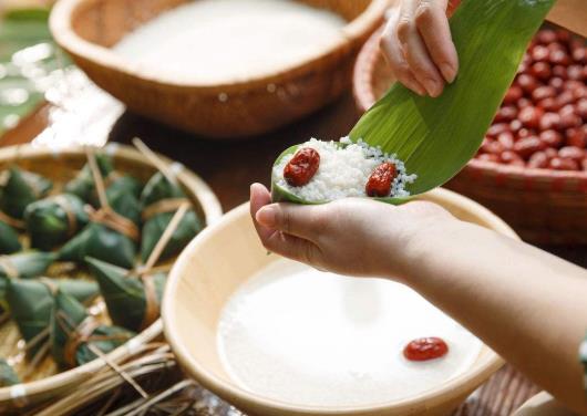 粽子里面的肉是一塊還是很多塊?粽子太咸用清水泡一夜會淡嗎?
