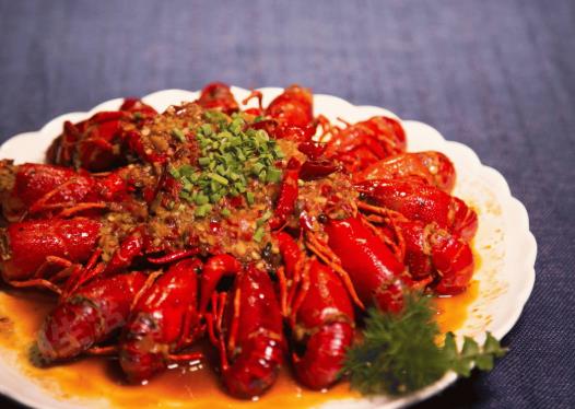 小龍蝦去蝦線會影響肉質(zhì)嗎?買小龍蝦是干的好還是養(yǎng)在水里的好?