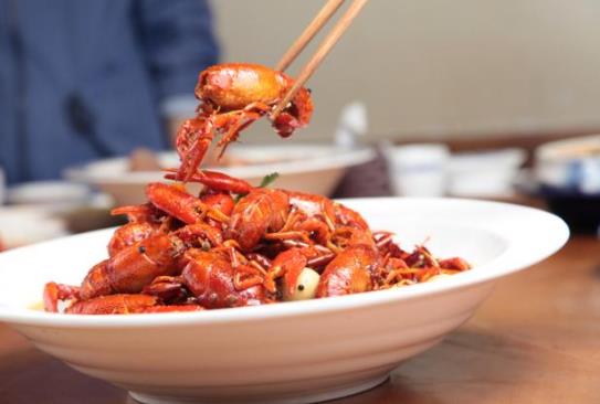 小龍蝦去蝦線會影響肉質(zhì)嗎?買小龍蝦是干的好還是養(yǎng)在水里的好?