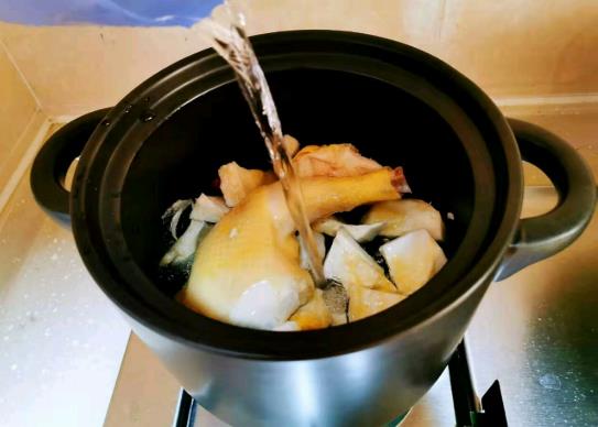榴蓮殼煲湯是上火的嗎?榴蓮殼煲湯需要曬干嗎?
