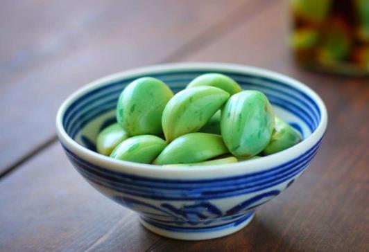 泡臘八蒜剩下的醋可以泡菜嗎?泡臘八蒜的米醋是什么顏色的?