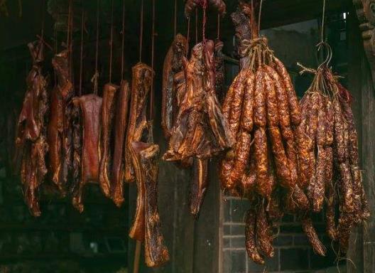 臘肉發(fā)霉了還能吃嗎?臘肉要曬多久才沒有油