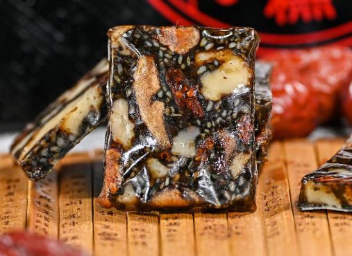 鋪阿膠糕的油紙什么時候撕?做阿膠糕沒有油紙可以用保鮮膜嗎