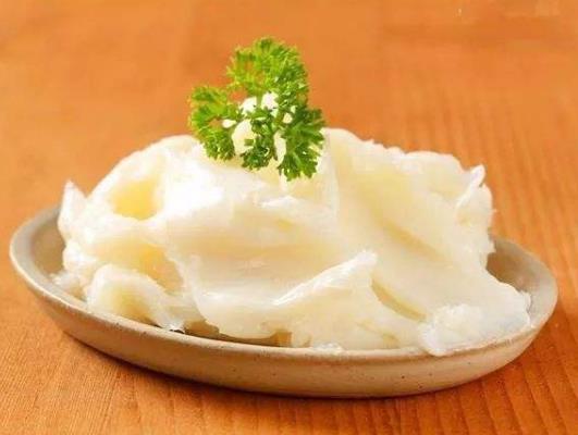熬豬油是用豬板油還是用豬肥膘?熬豬油要放蔥姜蒜嗎