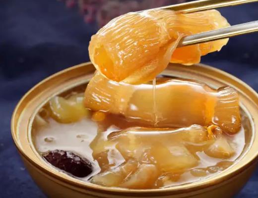 花膠煲湯什么時候放合適?花膠要提前泡多長時間才能煲湯