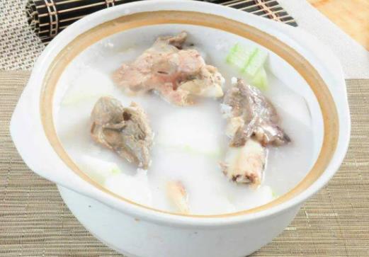 骨頭湯白色的東西主要是什么物質?骨頭湯熬多久最有營養