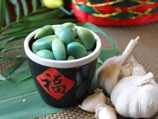 臘八蒜吃完了還可以二次放蒜進去嗎?做臘八蒜兩頭要切掉嗎