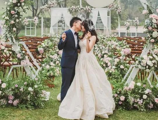 婚禮只辦一場在女方辦是倒插門嗎?領證當天晚上必須睡一起嗎?