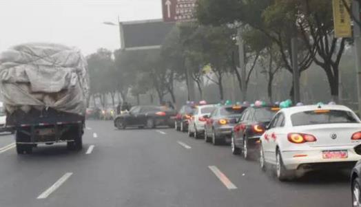 開車什么時候打雙閃 開雙閃的時間