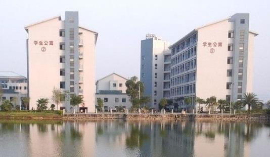 6、肇慶醫(yī)學(xué)高等?茖W(xué)校.jpg