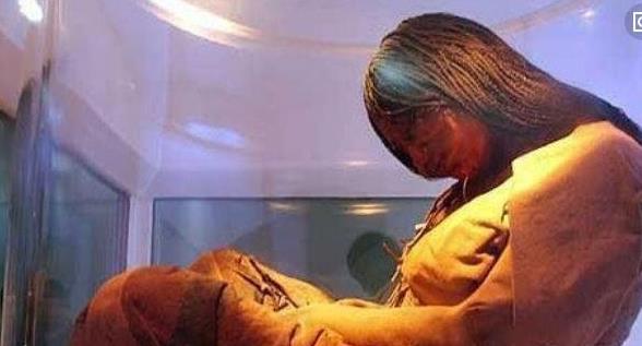 八、新疆天然女干尸復原圖.jpg
