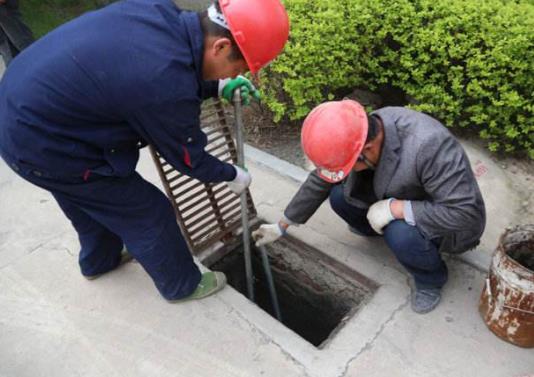 月薪過十萬的恐怖職業排行榜,高壓電線維修工危險還恐怖