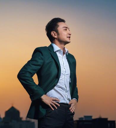 央視十大帥哥主持人排行榜,李澤鵬第一,撒貝寧第二