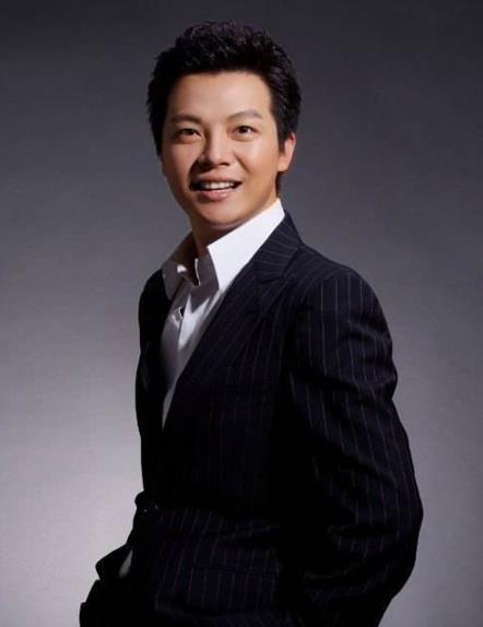 央視十大帥哥主持人排行榜,李澤鵬第一,撒貝寧第二