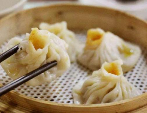 無錫十大名小吃排名,醬排骨是江蘇名菜,銀絲面爽口柔滑