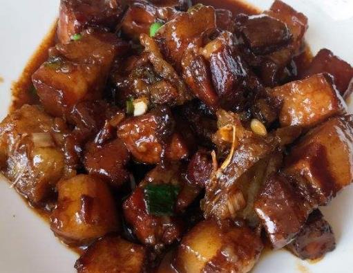 舟山十大名小吃排名,舟山帶魚(yú)味道鮮美,大烤目魚(yú)非常誘人
