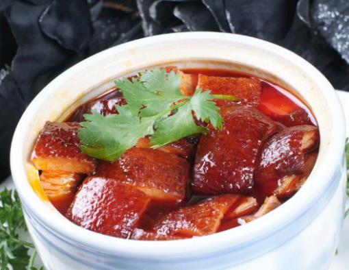 濟南必吃十大小吃排名,壇子肉肥而不膩,草包包子口感細膩