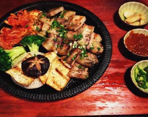 牟平十大好吃飯店,鮮大蝦火鍋類似干鍋,滬上阿姨下午茶很棒
