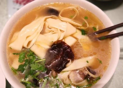 鄭州燴面館排名,合計燴面稱為中華名小吃,蕭記燴面味道鮮美