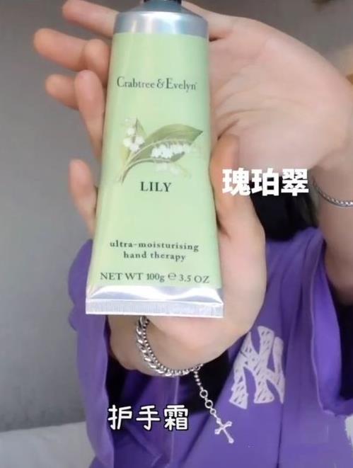 乘風(fēng)破浪的姐姐王霏霏推薦的彩妝,GHD氣墊梳、絲芙蘭腮紅值得購(gòu)買