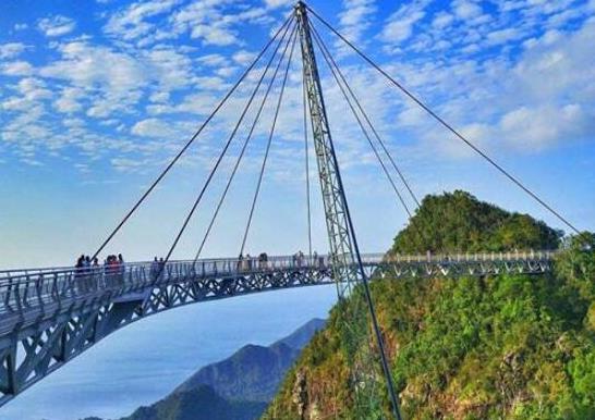 世界上最驚悚的十座橋梁排行榜,蘭卡威天空之橋、蓬特德大吊橋很驚險