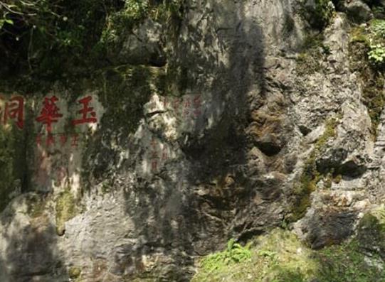 中國(guó)十大著名溶洞奇觀,安順龍宮是全國(guó)最長(zhǎng)水溶洞、雞冠洞是自然大空調(diào)