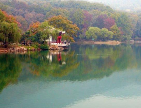 南京十大著名湖泊排行榜,紫霞湖是5A級景區、玄武湖夜游也很美
