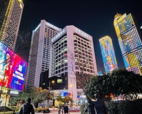 中國(guó)十大商業(yè)步行街排行榜,上海南京路、沈陽(yáng)中街融匯了眾多精華