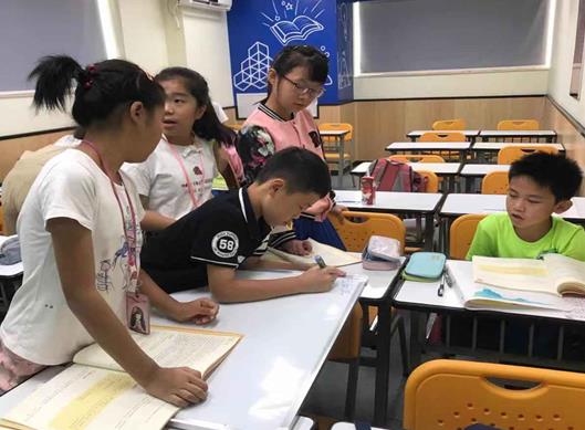 康定市十大教育培訓機構(gòu)排名,晉級文化藝術(shù)培訓學校采用三位一體教學法