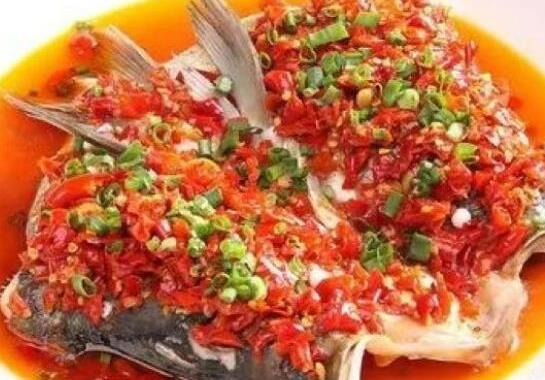 湘菜酒席中的十道菜排名,剁椒魚頭鮮辣可口、辣椒炒肉非常經典