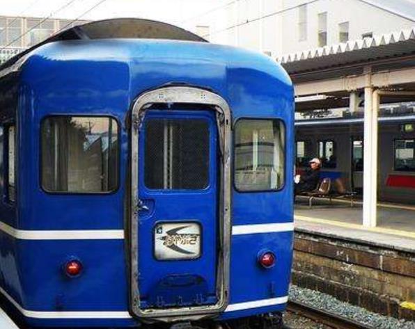 世界上最豪華的十大火車(chē)景點(diǎn)旅游排行 藍(lán)色列車(chē)是非洲最豪華的列車(chē)