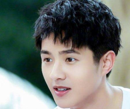 鮮為人知的十大學(xué)霸男星 陳坤1995年考入東方歌舞團擔(dān)任獨唱歌手
