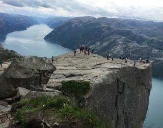 世界最危險(xiǎn)的景點(diǎn)排行榜 挪威的布道石挪威語叫Preikestolen