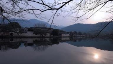 中國(guó)境內(nèi)最邪門(mén)的地方排行榜 廣州一村莊有個(gè)奇怪的倒影塘