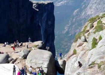 世界最危險(xiǎn)的景點(diǎn)排行榜 挪威的布道石挪威語叫Preikestolen