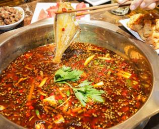 四川魚火鍋十大品牌 藤椒魚火鍋鮮而不腥回味悠長(zhǎng)