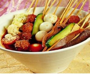 成都串串香十大品牌 小龍串燒擁有獨(dú)特的專業(yè)技術(shù)和經(jīng)營方案