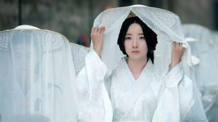 六個(gè)掀開簾子古裝美人 楊冪霸氣外露 李沁俏皮可愛 張鈞甯楚楚動(dòng)人