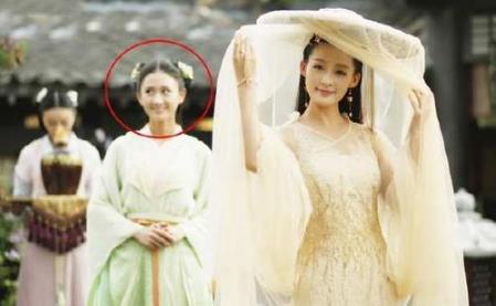 六個(gè)掀開簾子古裝美人 楊冪霸氣外露 李沁俏皮可愛 張鈞甯楚楚動(dòng)人