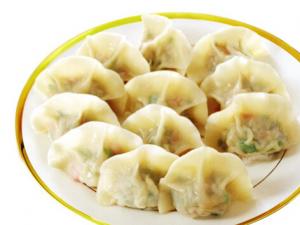 煮餃子時(shí)餃子會(huì)粘在一起怎么辦？水里加點(diǎn)鹽