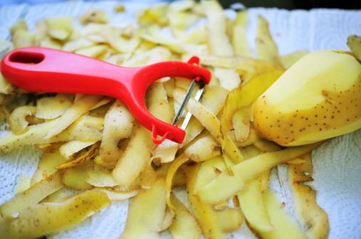 10種食材去皮妙法:土豆對蝦板栗芒果橙子等去皮攻略大全