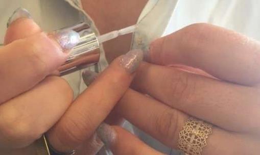 衣服上的指甲油怎么洗?如何選購指甲油
