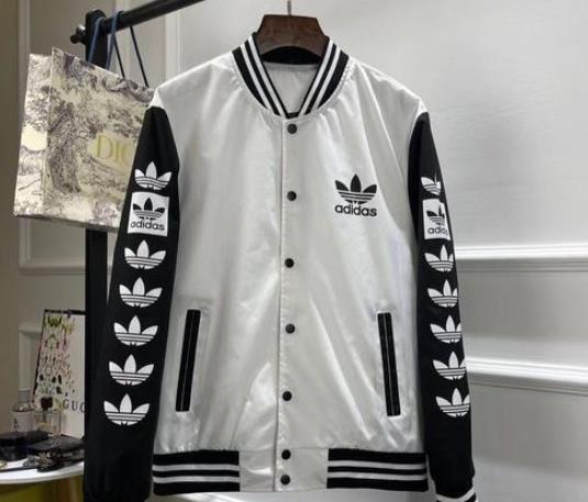 脖子短的人適合穿棒球服嗎?新買的棒球服脖子有點扎是質量不好嗎
