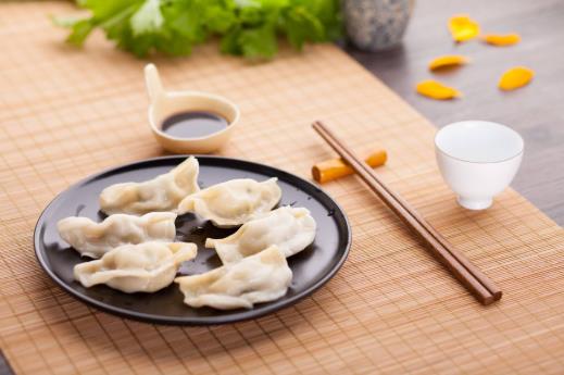 除夕團圓飯是中午還是晚上?除夕吃餃子吃到硬幣說明什么
